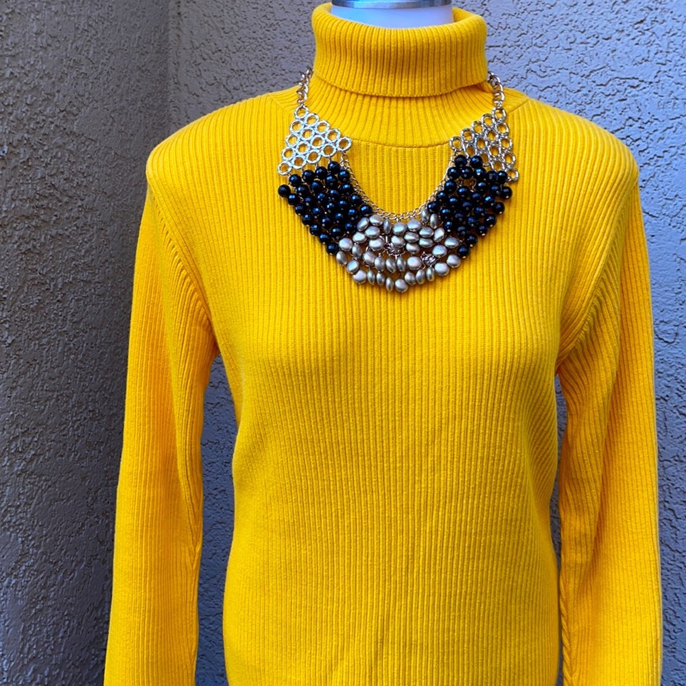 Vintage gold/black plastic necklace